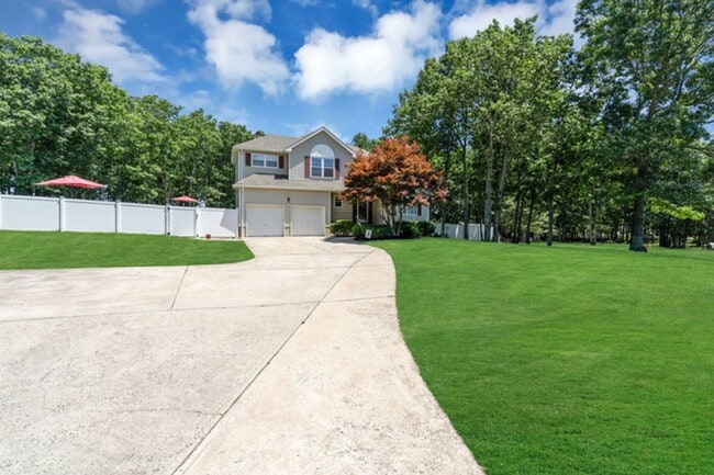 Building Photo - Private Cul-de-Sac Living: 4BR Home with Pool & Geothermal HVAC