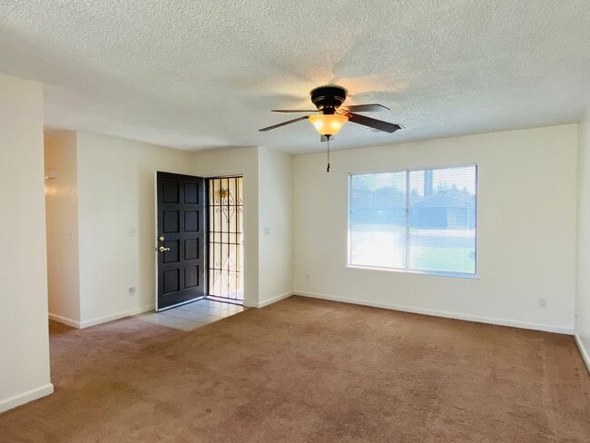 Building Photo - $2,050 Ashlan & Fowler, 3 Bedroom Home - H...