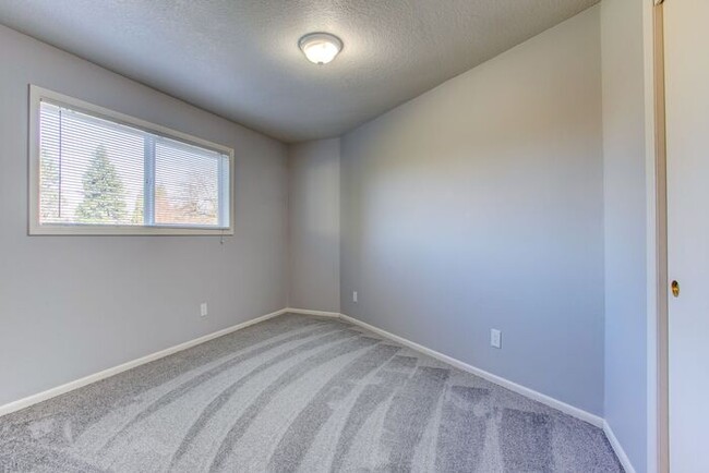 Building Photo - 2bed/1bath Available NOW! SPRING SPECIAL 1...