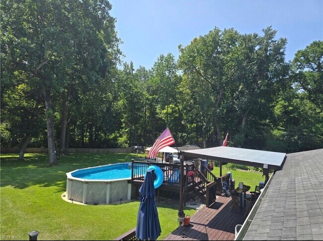 Building Photo - 2233 Paris St