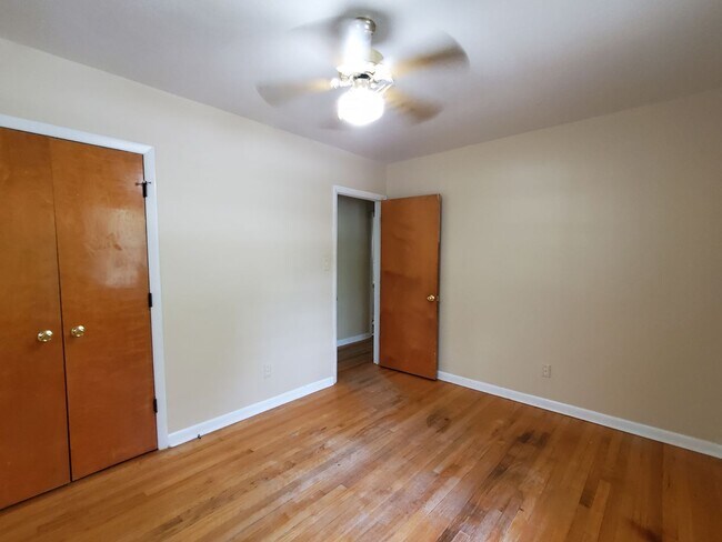 Building Photo - 1850 Dewsberry Pl