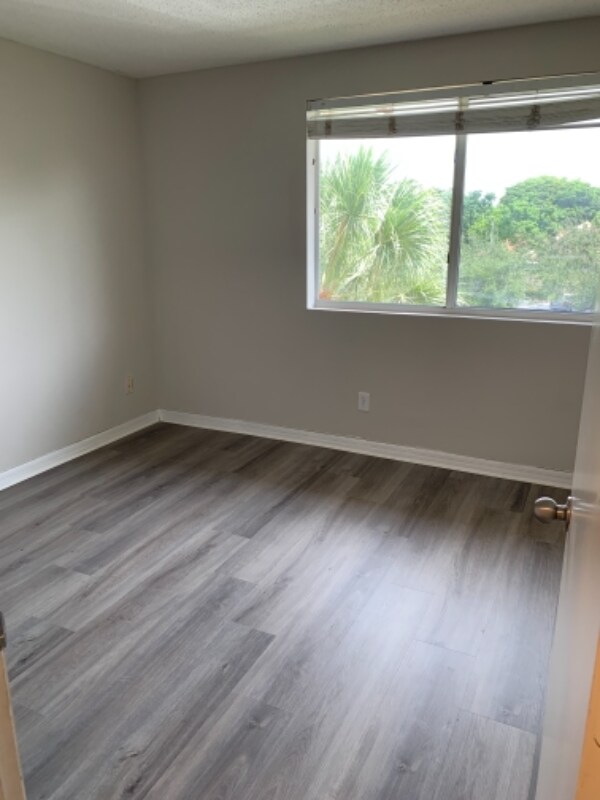 Building Photo - 9905 Westwood Dr