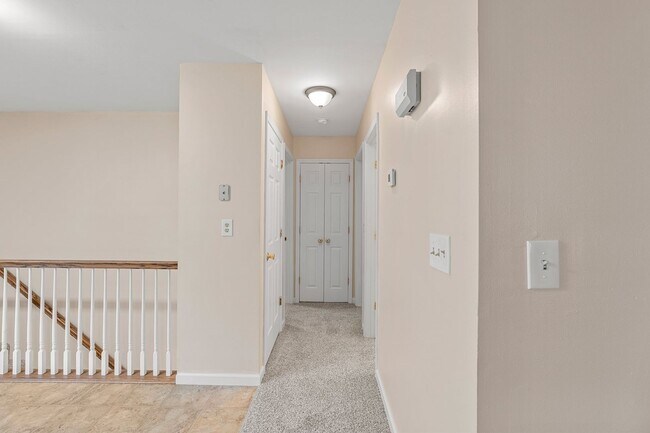 Building Photo - Omar Ct Duplex