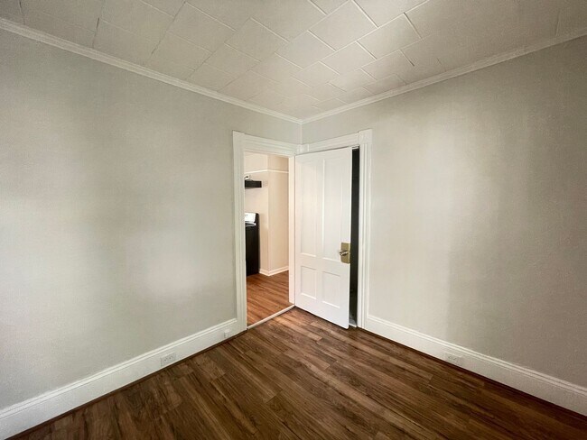 Building Photo - 39 Ashland St