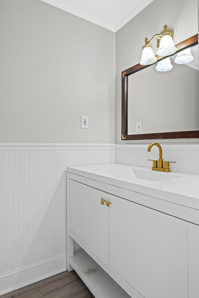 Building Photo - 815 Sudbury Rd NE