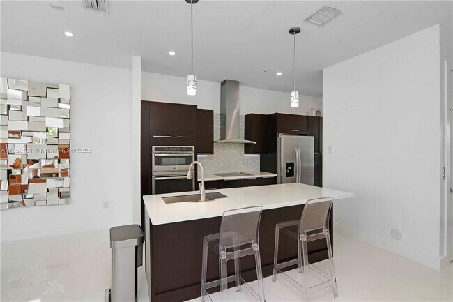 Building Photo - 10541 NW 66th St