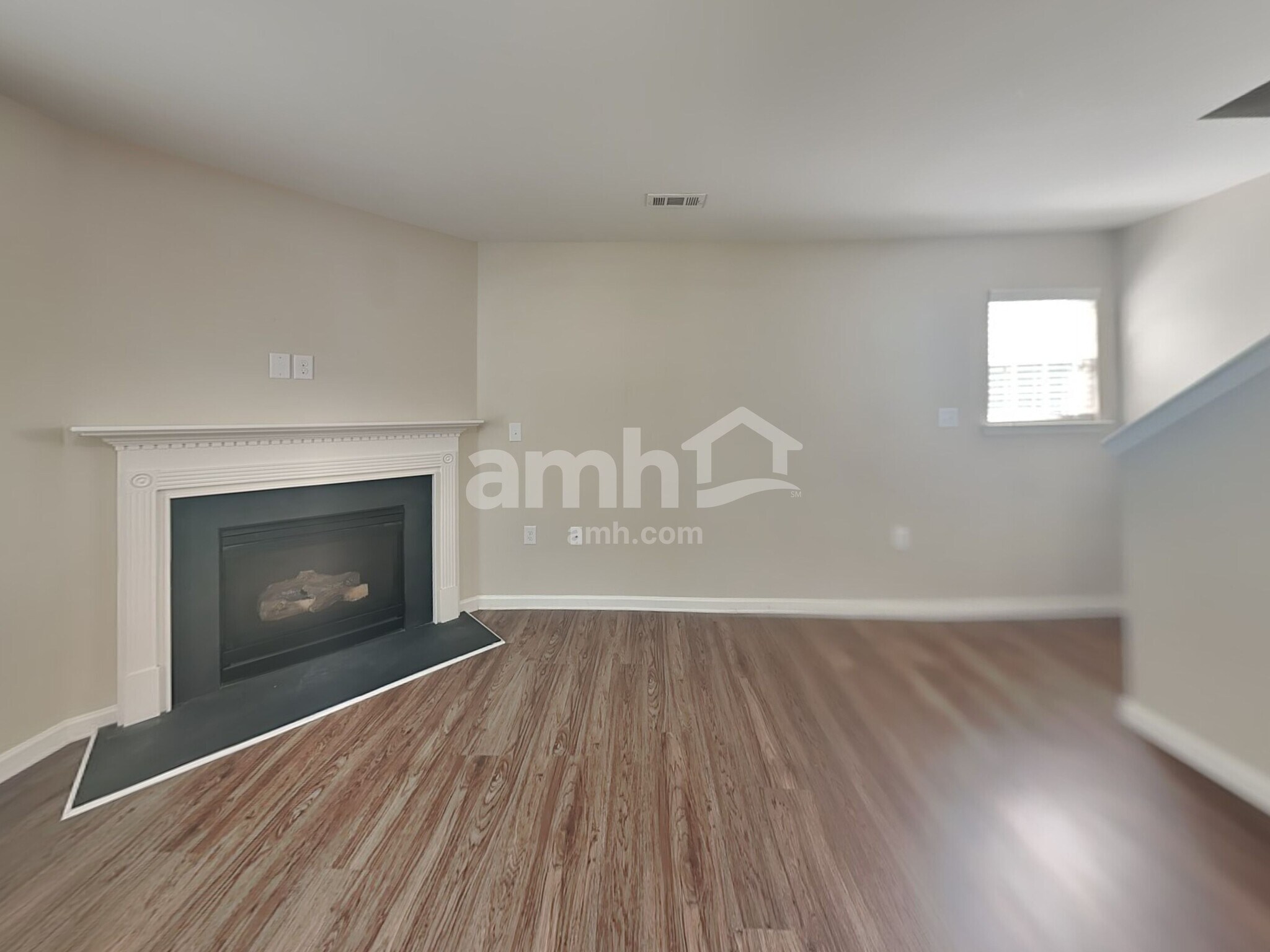 Building Photo - 211 Lindpoint Ln