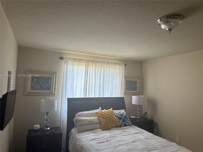 Building Photo - 5954 Royal Way