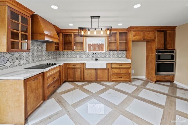 Building Photo - 1405 Karen Dr