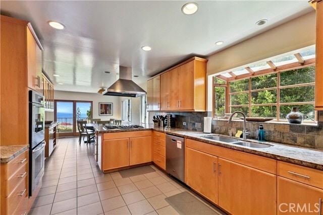 Building Photo - 7161 Grasswood Ave