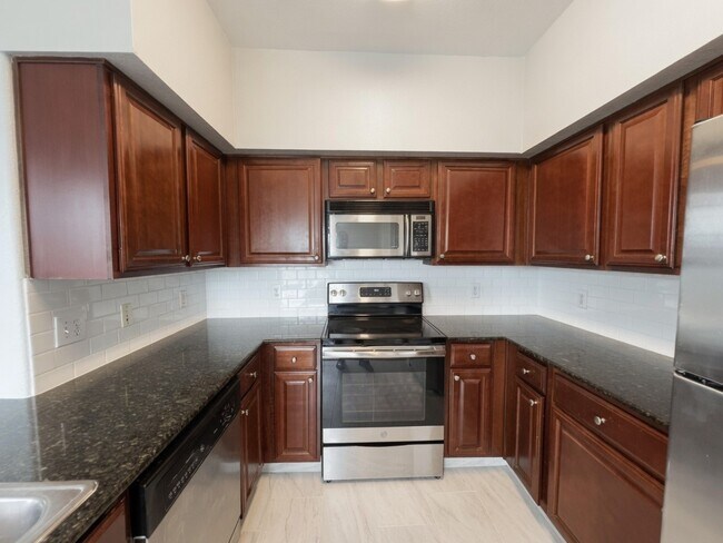 Building Photo - 7575 Kirby Dr