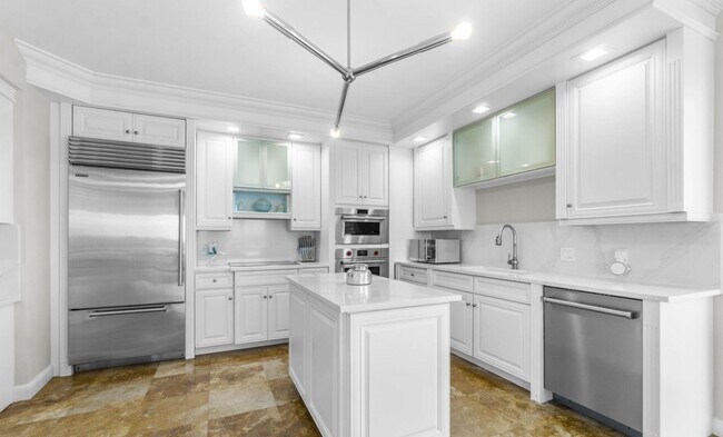 Building Photo - 5150 N Ocean Dr