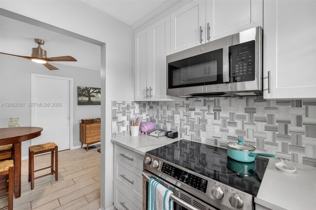 Building Photo - 419 S Crescent Dr