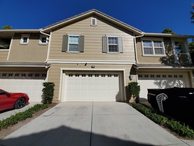 Building Photo - Spacious 4 Bedroom 3 Bath Two Story Riverp...