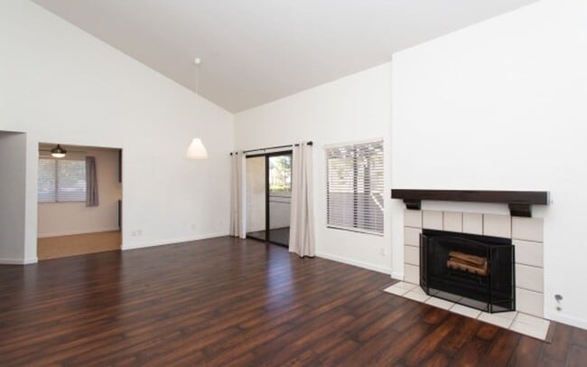 Building Photo - Renovated 3 bedroom 2 bath condo