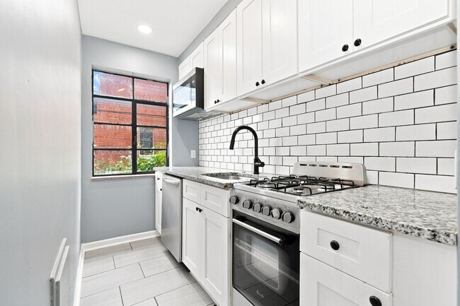 Building Photo - 10-20 E. Deshler Ave
