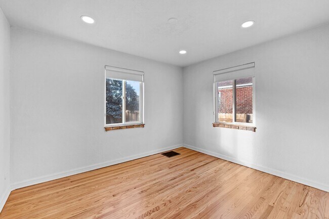 Building Photo - North Park Hill Bungalow!