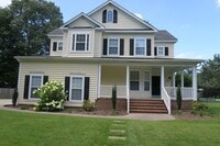 Building Photo - Kings Grant - Available September 10!
