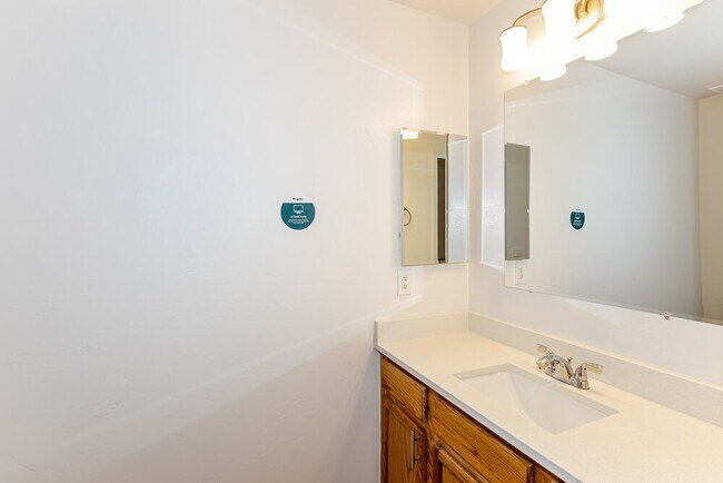 Building Photo - 4122 E Cameo Point Dr