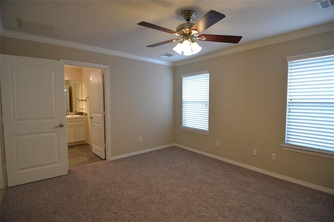Building Photo - 105 Cove Pl Ct