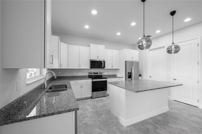 Building Photo - 14040 Spruce Pne Dr