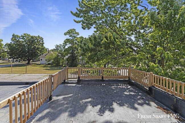 Building Photo - Bright and newly renovated apartment (2 Be...