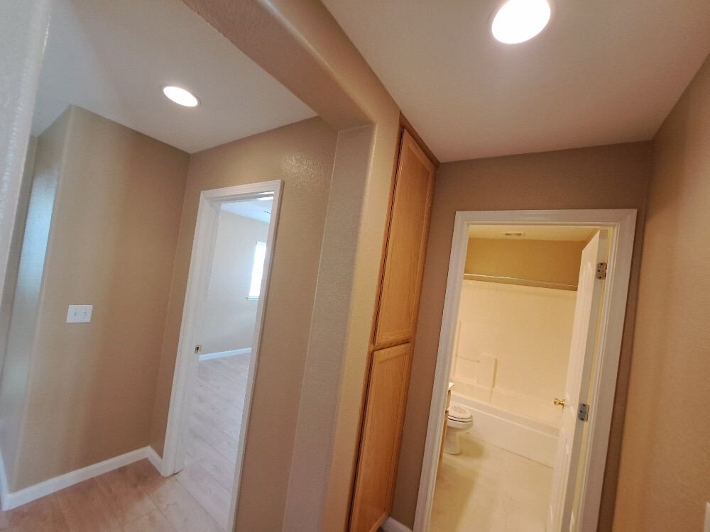 Building Photo - 4950 Trouville Ln