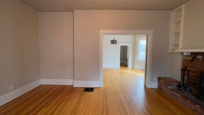 Building Photo - 1011-A N Corona St