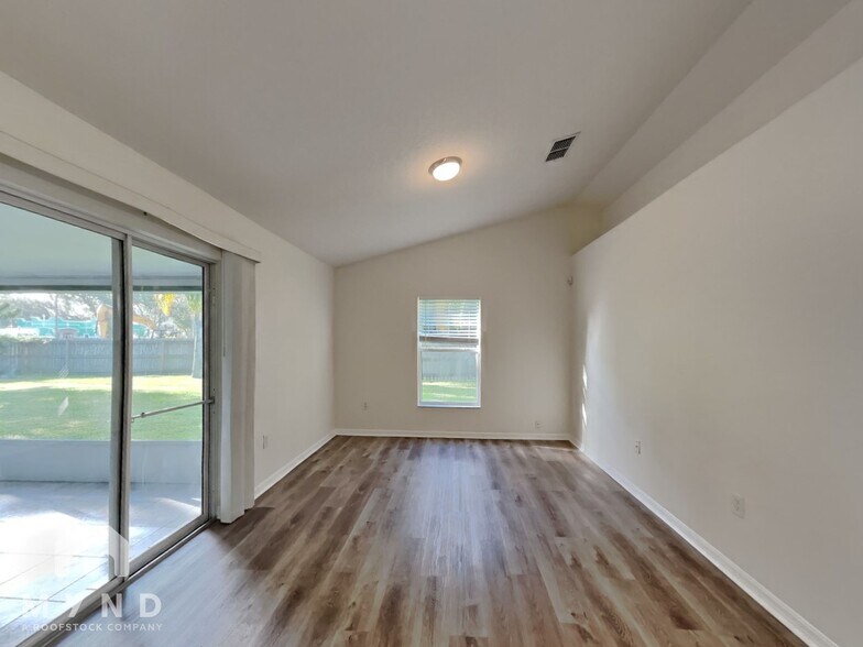 Building Photo - 2617 Hawthorne Ln