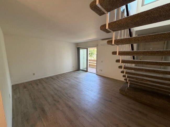 Building Photo - 4098 Valeta St
