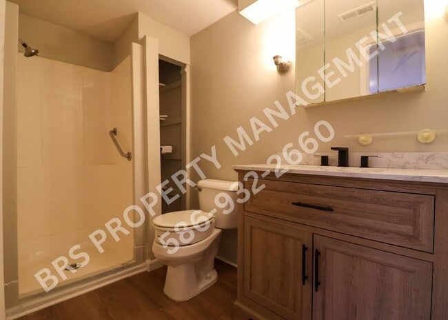 Building Photo - 1 Bed, 1 Bath House In Rochester Hills