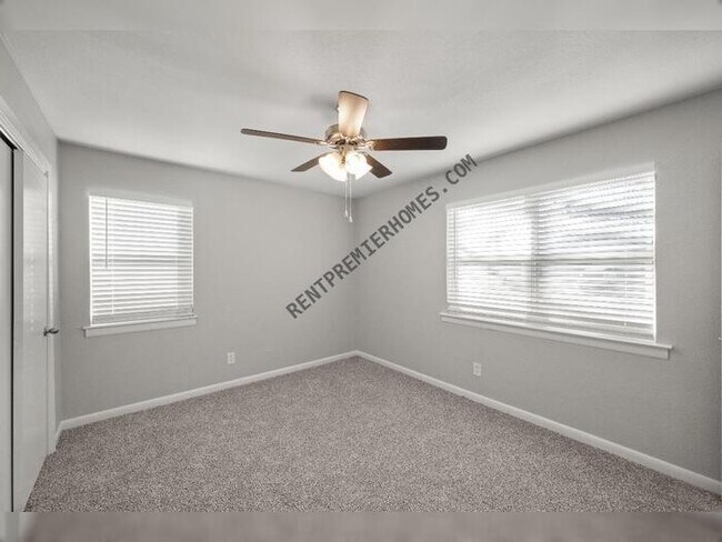 Building Photo - 1018 Harris Dr