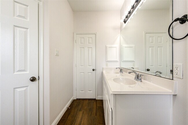 Building Photo - 20138 Jasper Oaks Dr
