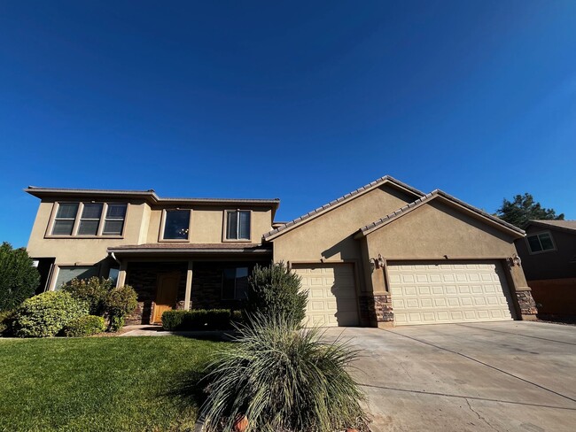 Building Photo - 2 Story Spacious Home in Ivins