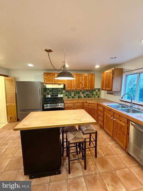 Building Photo - 1249 E Oxford St