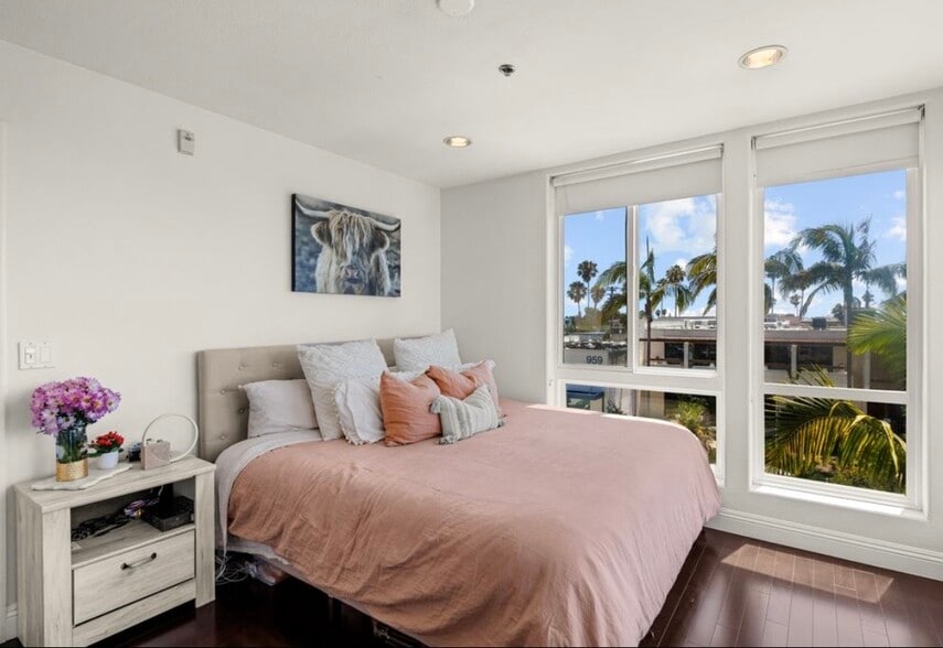 Building Photo - 924 Hornblend St