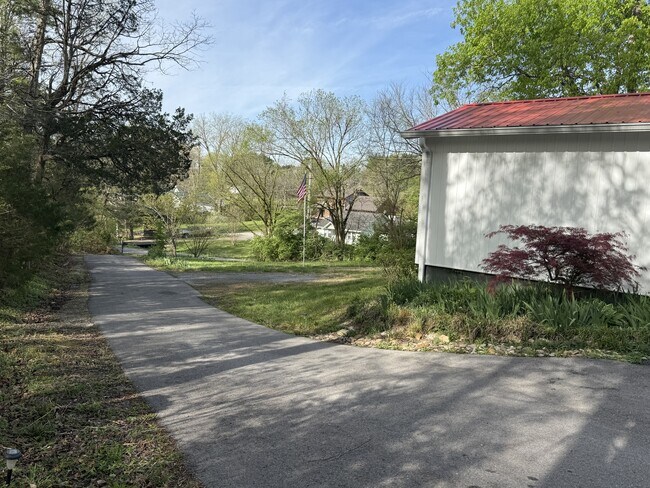 Building Photo - 740 Finn Long Rd