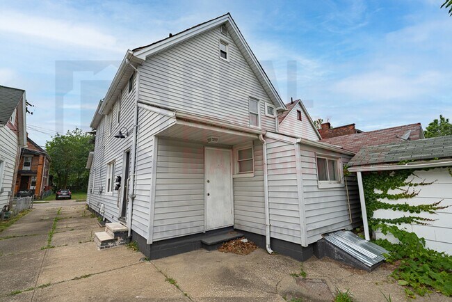 Building Photo - 1079 E 68th St