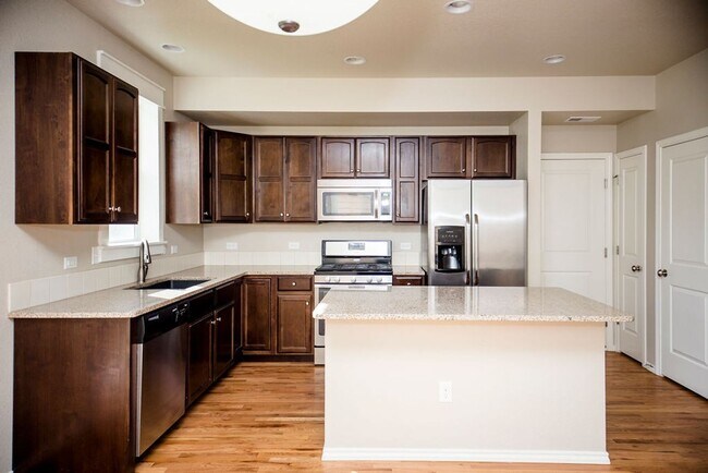 Building Photo - Spacious 3 Bedroom Single-Family Home with Modern Features