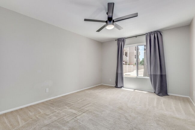Building Photo - BEAUTIFUL AND SPACIOUS 1ST FLOOR MESA CONDO!