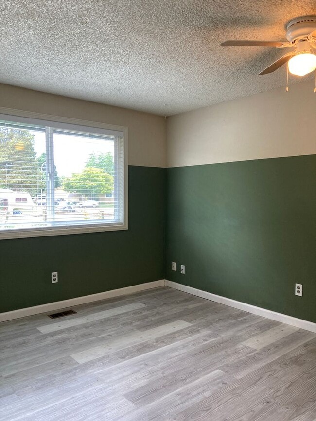 Building Photo - Single Level Ranch Home in Newberg