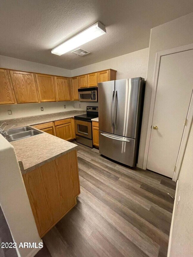 Building Photo - 46095 W Windmill Dr
