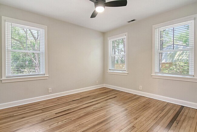 Building Photo - 1724 Pearlott St
