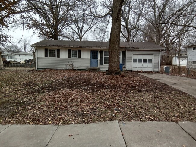 Building Photo - AVAILABLE NOW! Beautiful 3 Newly Rehabbed ...