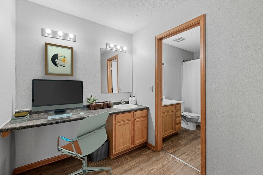 Building Photo - River Ridge Apartments