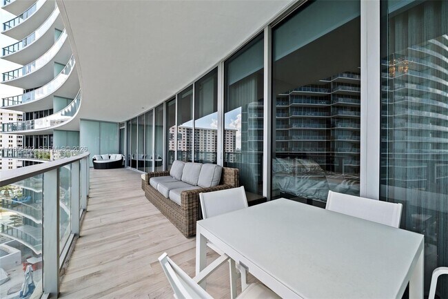 Building Photo - 2200 N Ocean Blvd