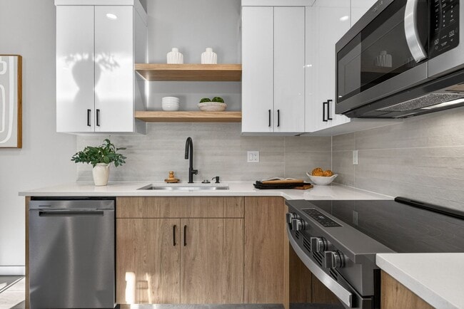 Building Photo - 10905 SE Home Ave