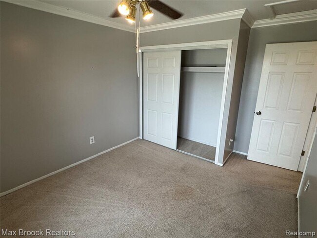 Building Photo - 35865 Ashford Dr