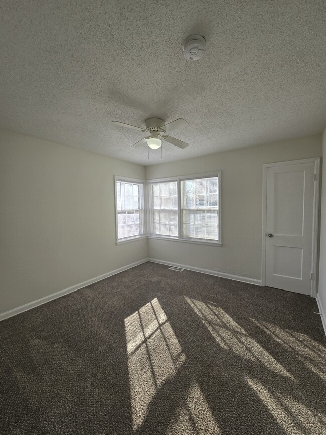 Building Photo - 1102 Dellrose