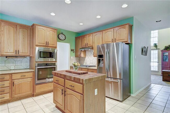 Building Photo - 1711 Fall Creek Dr